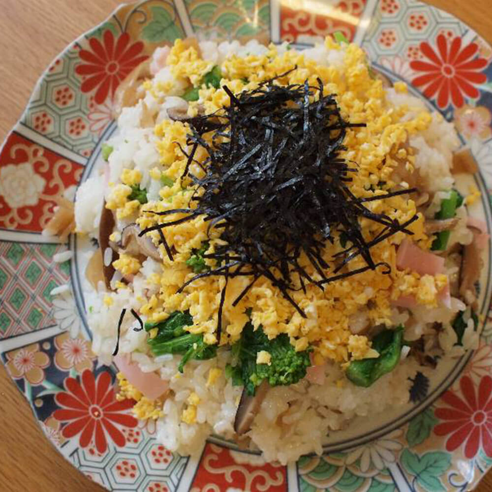 北海道産低農薬米ななつぼしと素材美味こだわりのももハムのちらし寿司